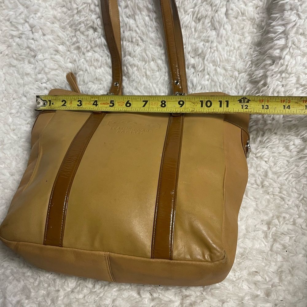 Vintage Coach Leatherware Est. 1941 tan shoulder bag with brown straps and trims - Picture 12 of 16